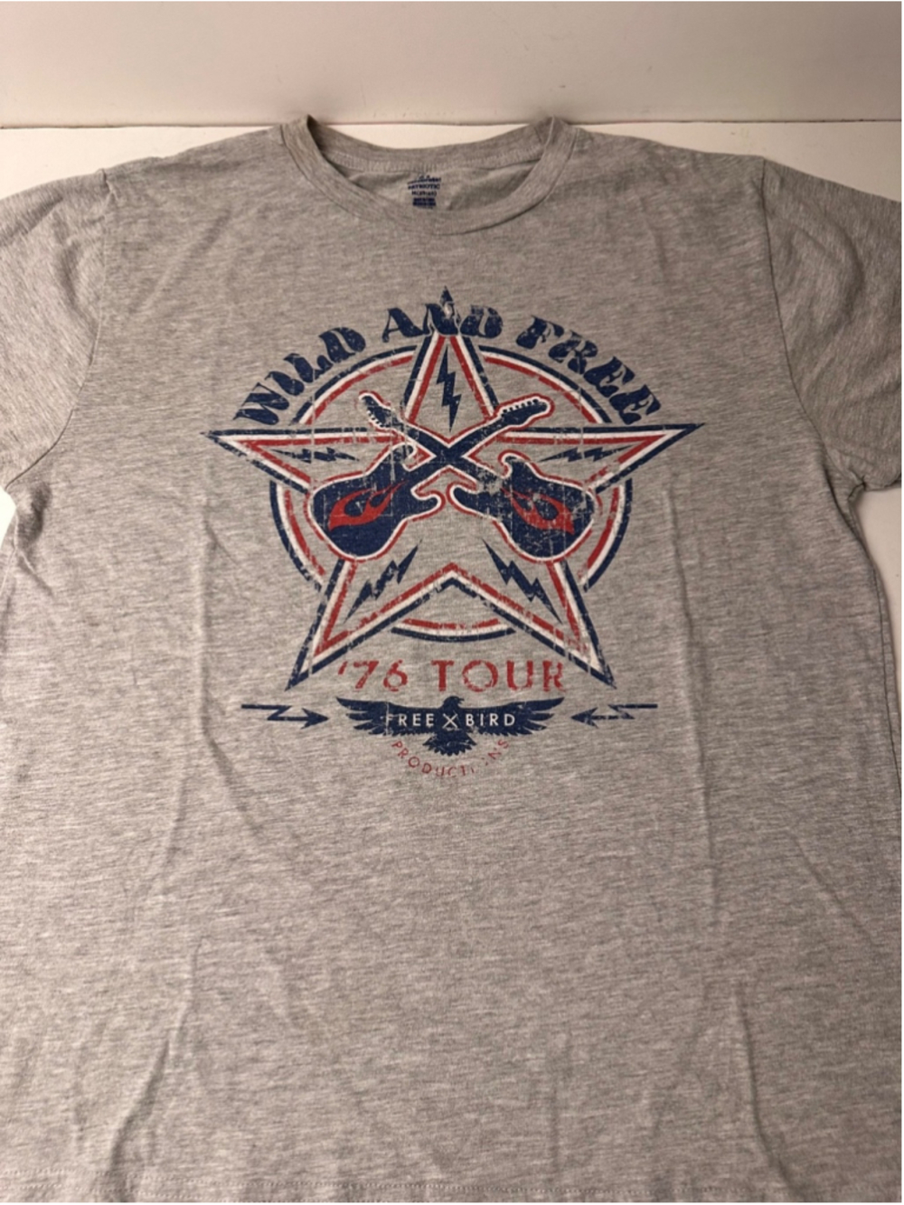 Wild and Free 76 Tour T Shirt Medium M Gray Patriotic Rock Eagles Guitars Star